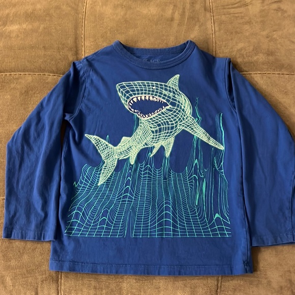 Children’s Place Boys Royal Blue Shark Graphic Long Sleeve Crewneck T-shirt - Picture 1 of 5